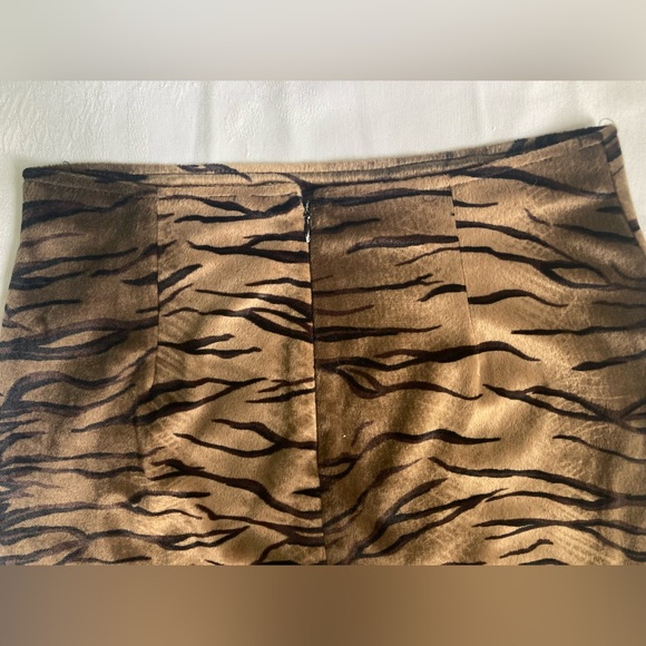 Vintage fuzzy faux tiger fur miniskirt : 90s : animal print - Picture 4 of 11